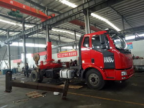 解放隨車吊 高效環(huán)衛(wèi)作業(yè)的得力助手